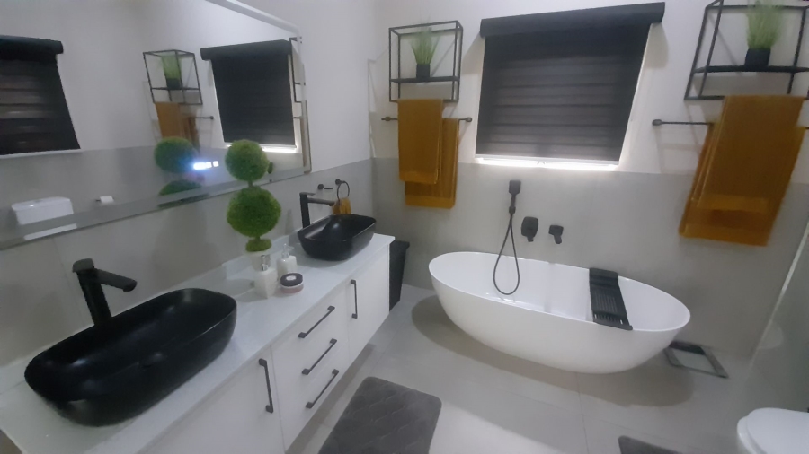 4 Bedroom Property for Sale in Meerhof North West